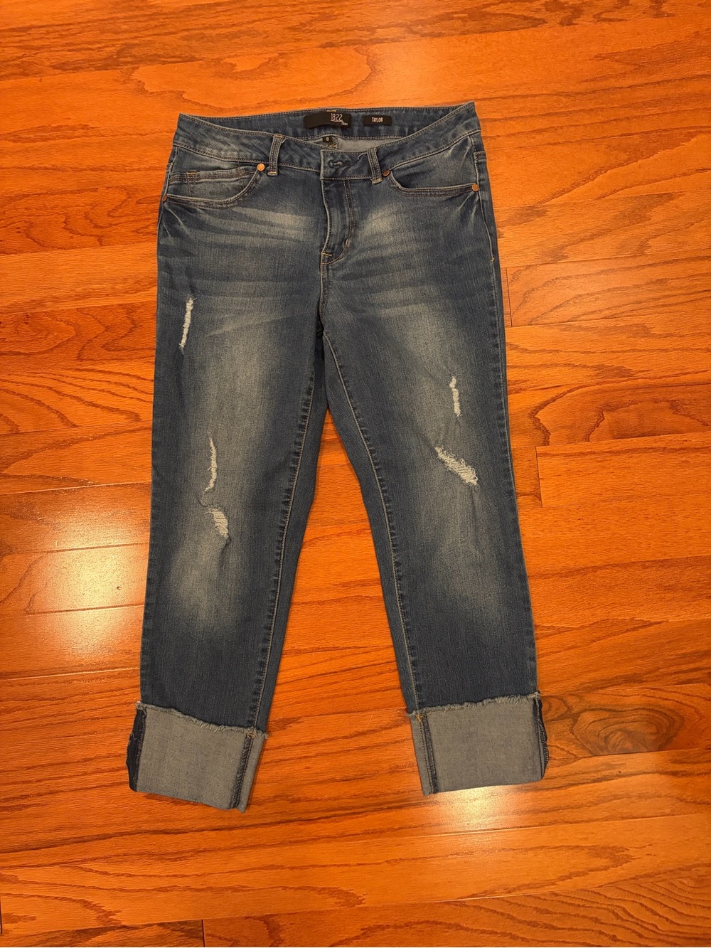 1822 Denim Cropped Distressed Jeans in Blue Wash